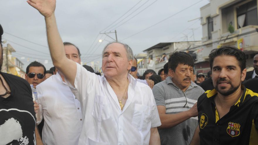 El expresidente de Ecuador Abdalá Bucaram celebra estar vivo tras "diez días en coma"