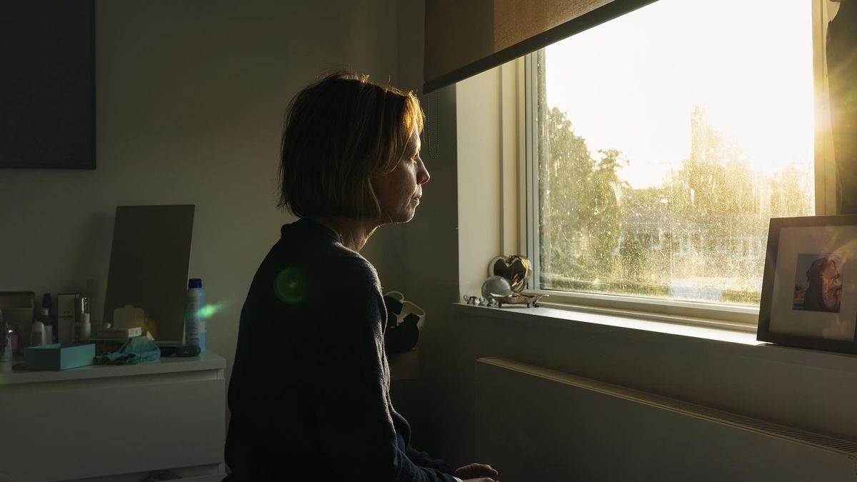 La epidemia silenciosa: la soledad no deseada golpea a jóvenes y mayores