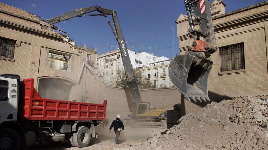 Actuaciones para el derribo de las antiguas instalaciones de Tabacalera en València.
