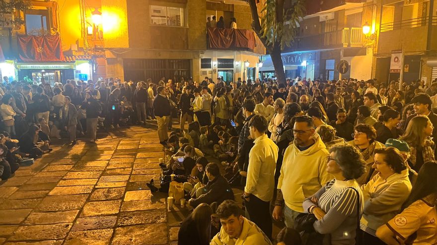 Lleno en San Hipólito para ver la salida de la Buena Muerte.