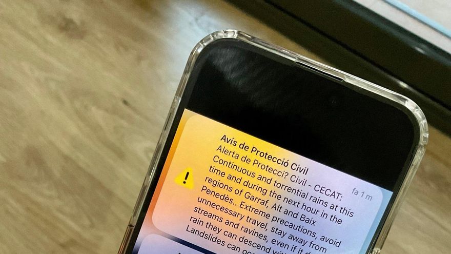 El temporal inunda algunas zonas de Sitges y obliga al Govern a restringir la movilidad en nueve comarcas