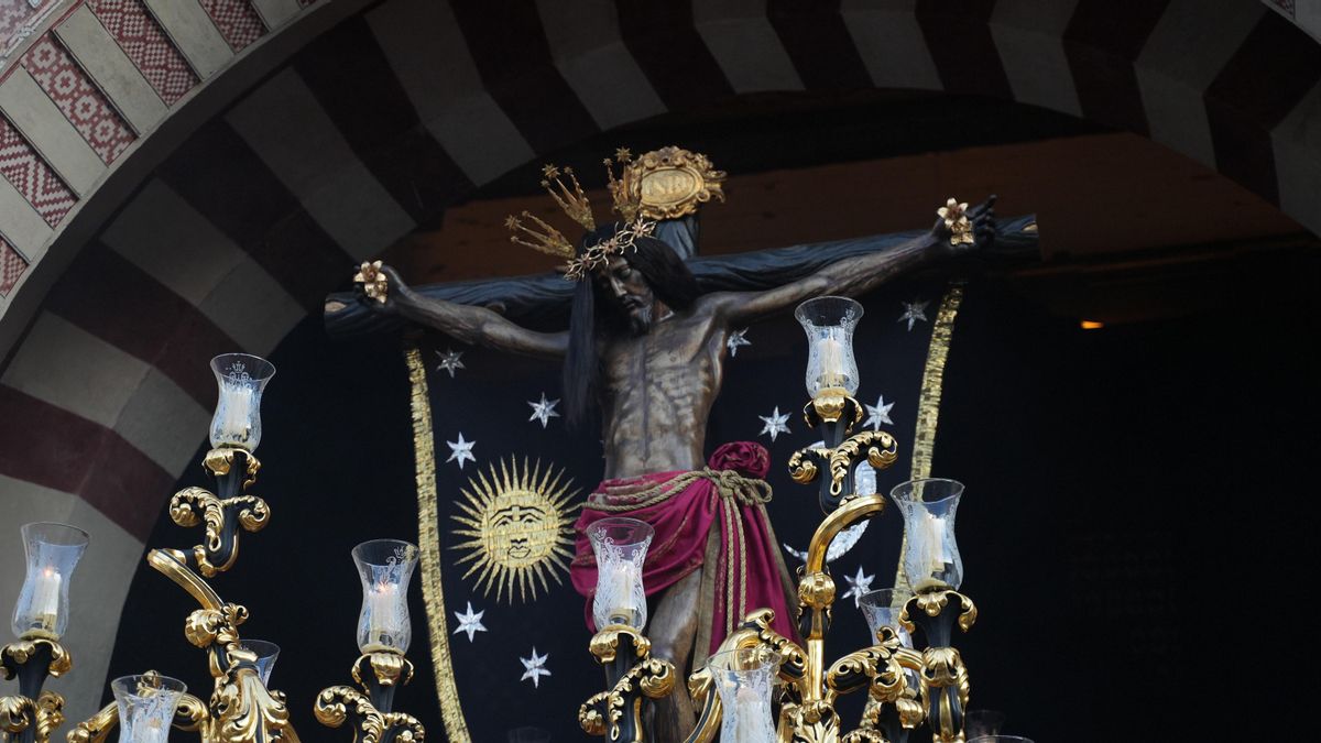 Traslado del Cristo de Remedio de Ánimas después del Magno Vía Crucis