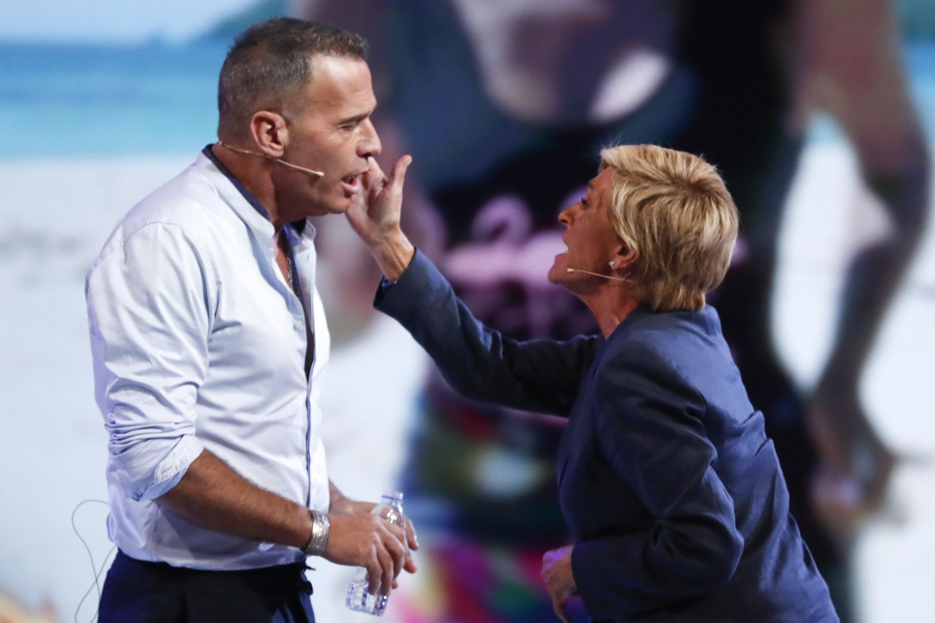 Carlos Lozano y Chelo discuten en el debate final de 'Supervivientes'