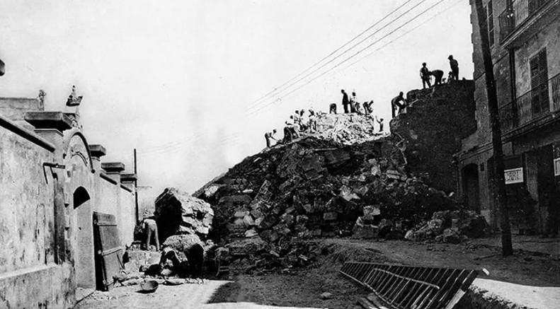 Derribo en 1912 de la Porta de Santa Margalida, declarada Monumento Nacional cuatro años antes