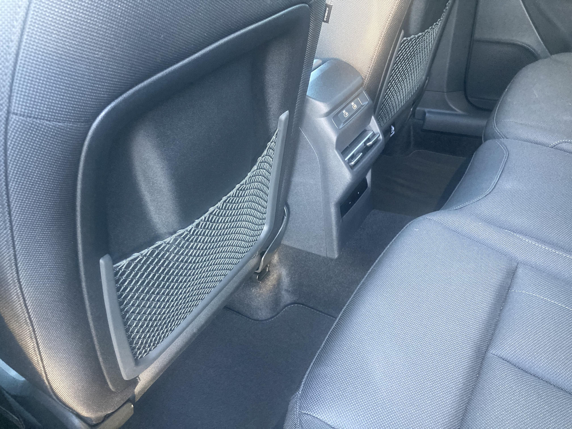 Las plazas traseras tienen el inconveniente del túnel de la transmisión.