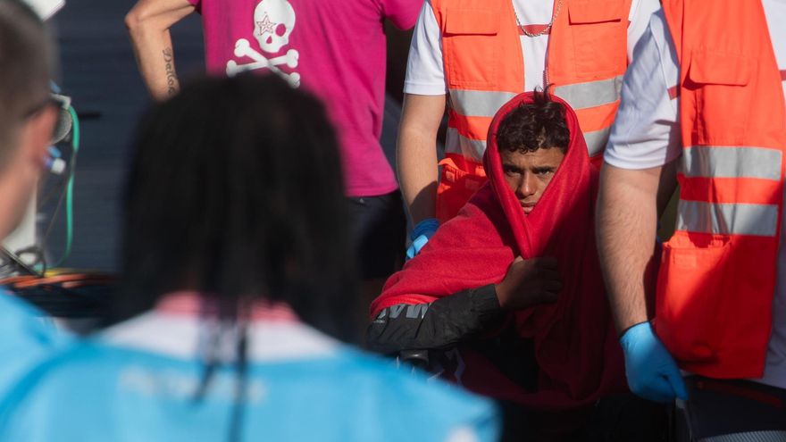 La increíble historia de Ayoub: nadar de África a Canarias agarrado a una rueda de camión