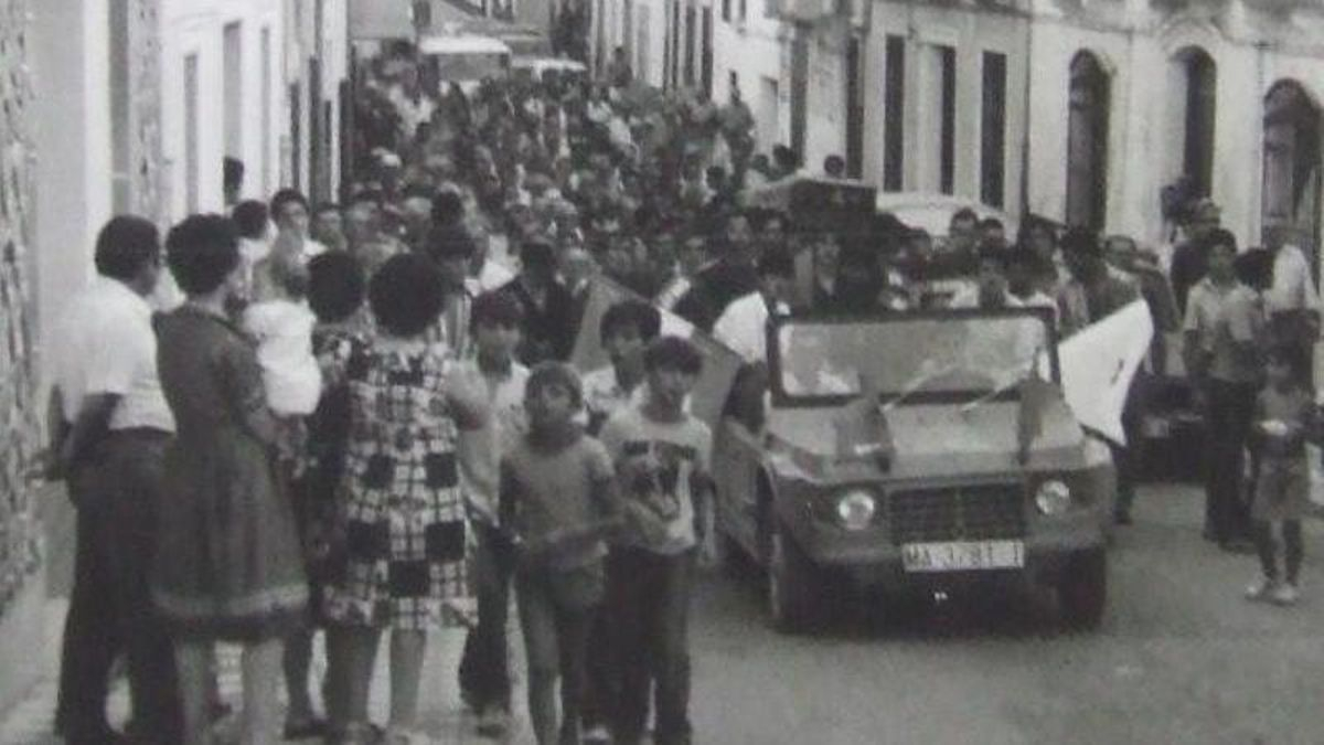 Traslado de restos exhumados en Carcabuey, imágenes recuperadas por el documental ‘Debajo de los olivos’.