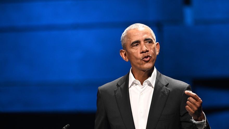 El expresidente estadounidense Barack Obama interviene durante la denominada Cumbre de la Democracia de Copenhague este viernes.