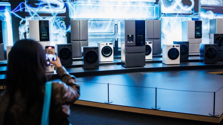 Más allá de ChatGPT: la IA entra en casa de la mano de frigoríficos, lavadoras, hornos o aires acondicionados