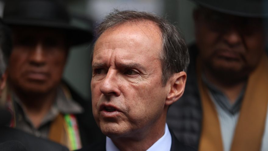 Jorge Quiroga irá solo a elecciones en Bolivia y denuncia "emboscada" del bloque opositor