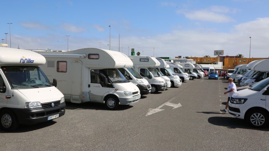 Autocaravanistas en La Mareta (Telde).