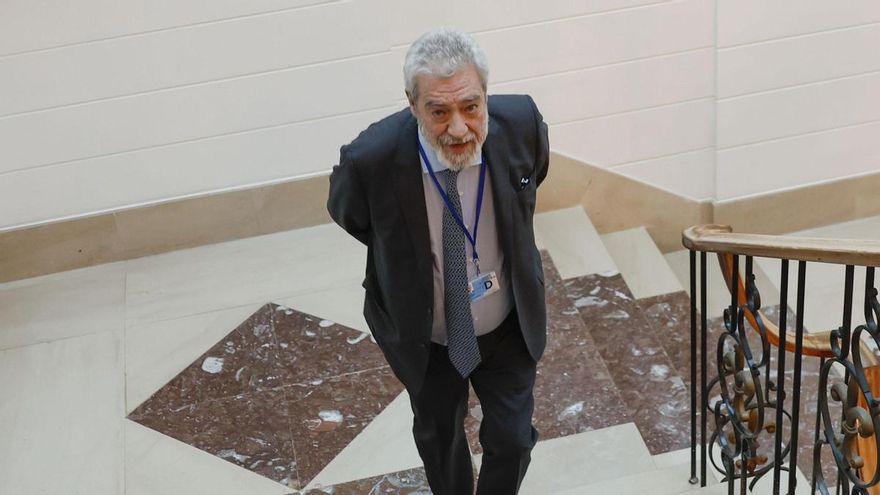 La oposición madrileña acusa a Miguel Ángel Rodríguez de "investigar" y "perseguir" a las familias de los muertos en residencias