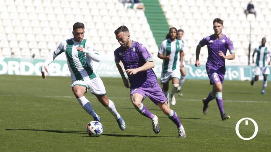 Lance del duelo con el Betis Deportivo.