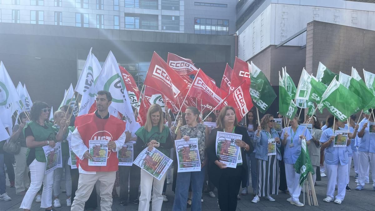 CCOO convoca protestas el 21 de octubre por el personal auxiliar administrativo de los centros de salud cántabros