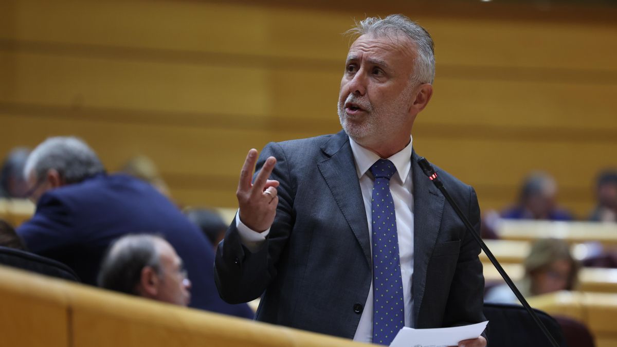 Imagen de archivo del ministro de Política Territorial y Memoria Democrática, Angel Víctor Torres, en el pleno del Senado, en Madrid.