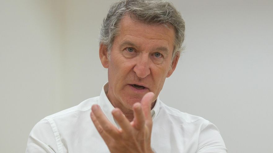 Archivo - Feijóo remarca que Mazón ha unido su futuro a la reconstrucción y observarán estos meses "cuál es la mejor solución"