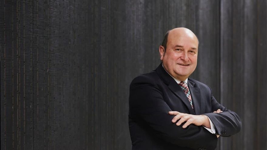 El PNV aclama para un tercer mandato a Ortuzar, quien con Urkullu ha llevado al partido a sus máximas cotas de poder e influencia