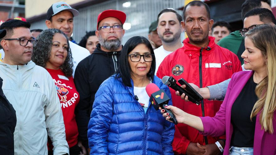 Fotografía suministrada por la Vicepresidencia de Venezuela de la presidenta encargada de Venezuela, Delcy Rodríguez, dando declaraciones este martes, en Caracas (Venezuela). EFE/ Vicepresidencia de Venezuela