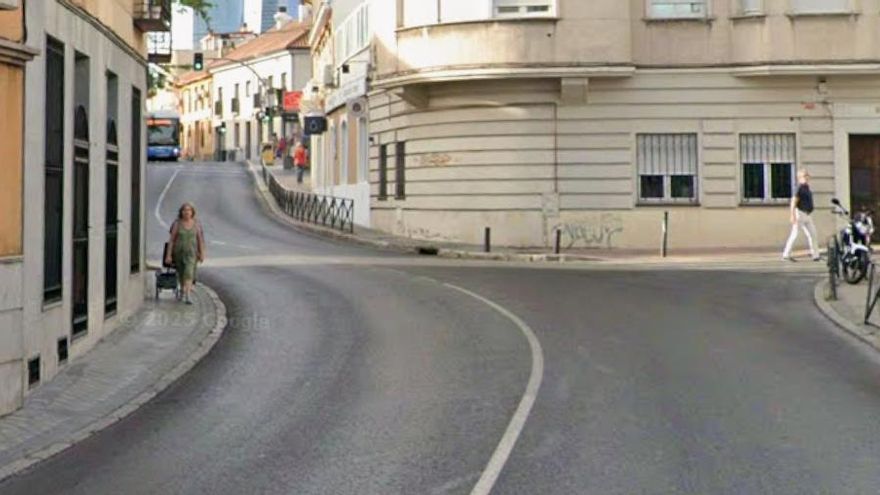El Ayuntamiento de Madrid consulta a los vecinos si debe ampliar aceras exiguas recortando una calzada en Fuencarral
