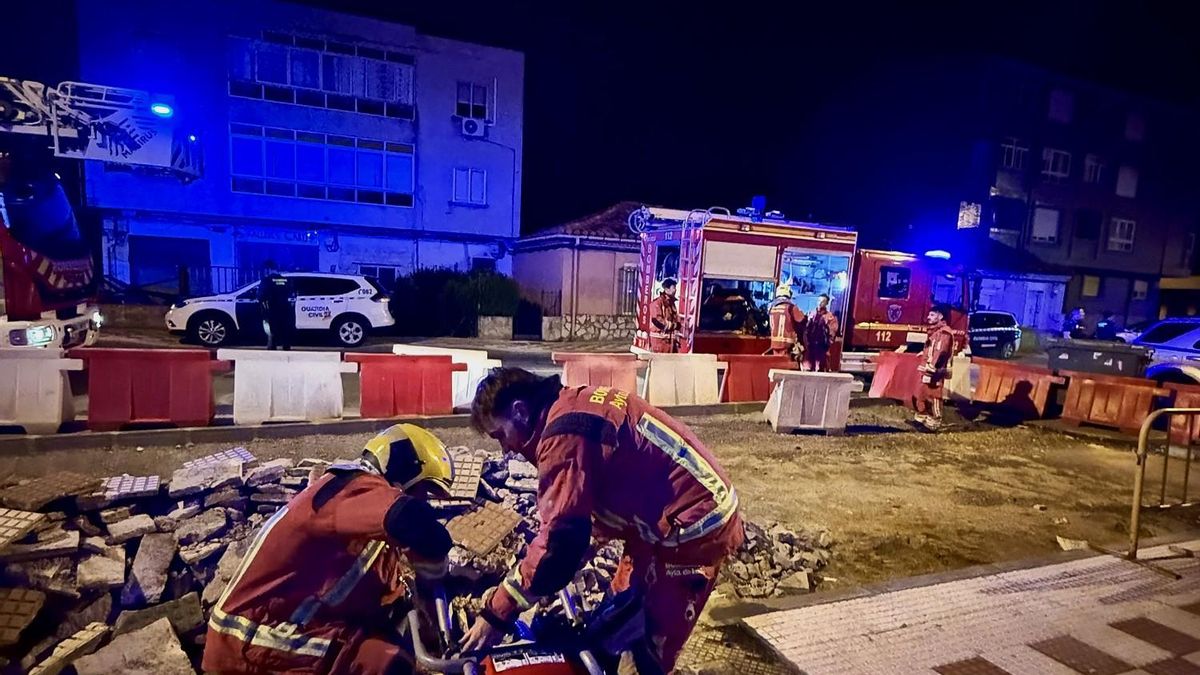 Tres personas resultan intoxicadas por humo en el incendio de una vivienda en Navatejera
