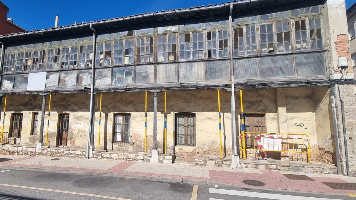 La galería porticada de La Casona de La Robla, que busca rememorar su época de mayor esplendor.