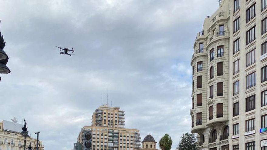 La Policía Local de València implantará patrullas en los carriles bici al duplicarse en tres años los accidentes en patinete