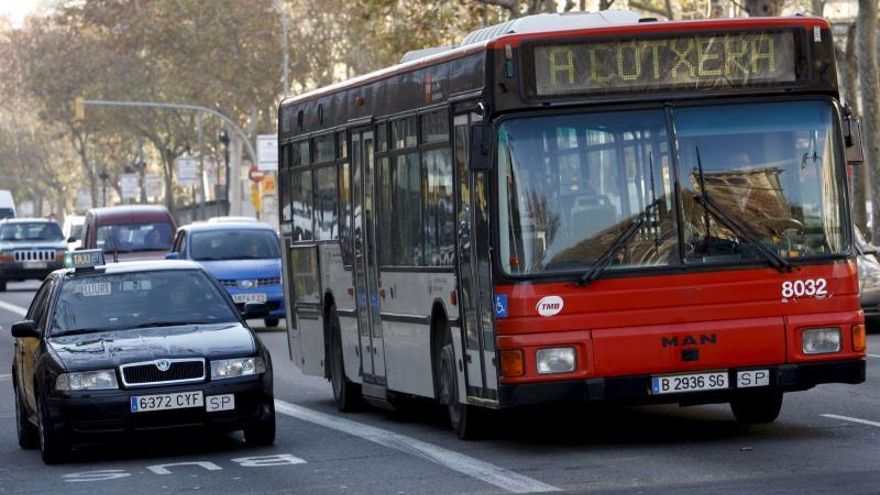 Juzgan a un autobusero de Barcelona por intentar quitar el velo a una mujer musulmana y llamarle "zorra" y "puta"