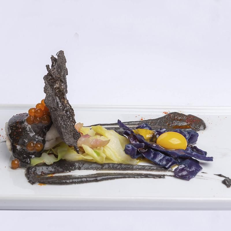 Restaurante La Muleta: 'Merluza al vacío con crema de calamares en su tinta, panceta de chato murciano y chips del propio calamar'