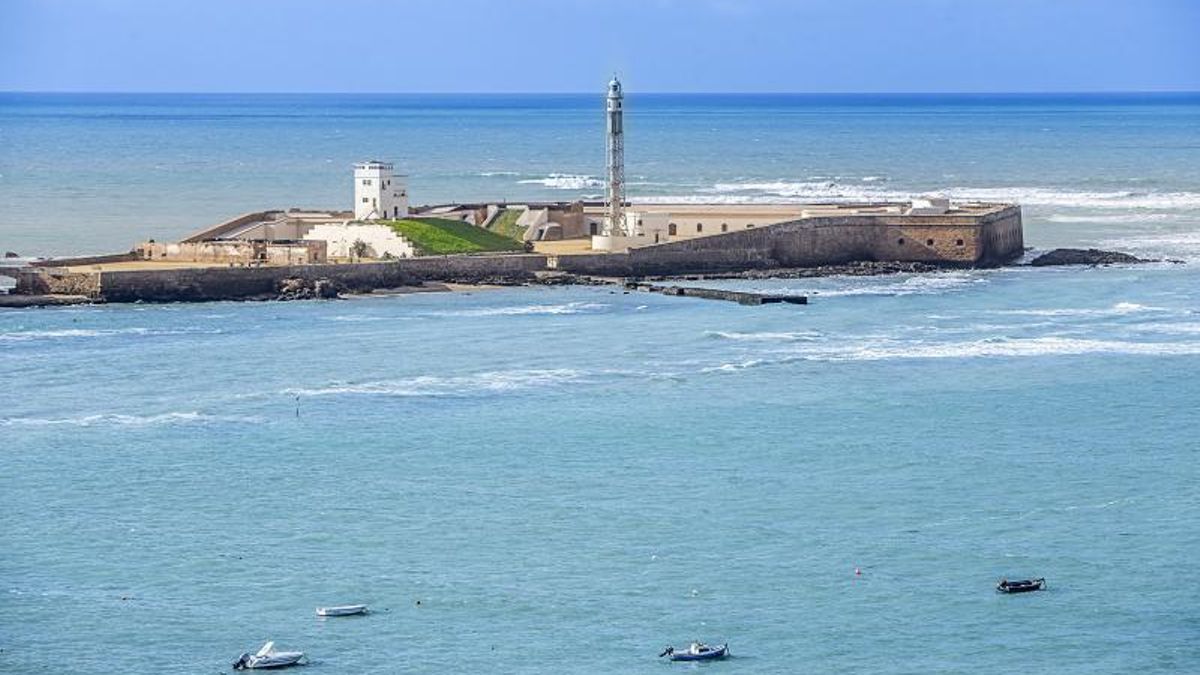 Vista del Castillo de San Sebastián en su islote.