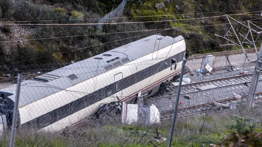 Víctimas de Adamuz piden a Juanma Moreno que se investiguen las "deficiencias" de Emergencias el día de la tragedia