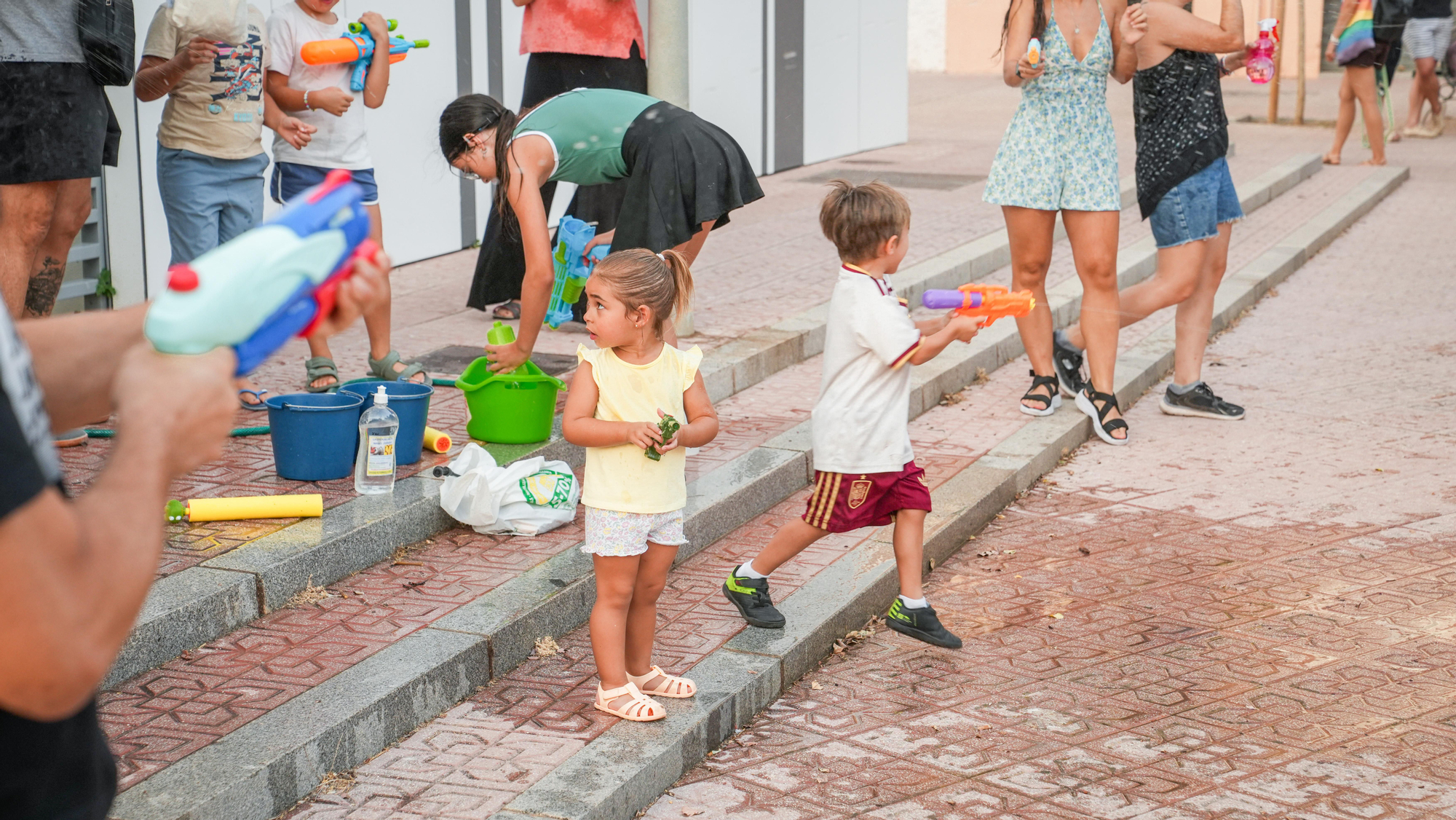 La Asociación Vecinal Diana y Ecologistas en Acción convocan la actividad lúdica 'Flis flas. Fresquitas a fin de mes' frente al calor