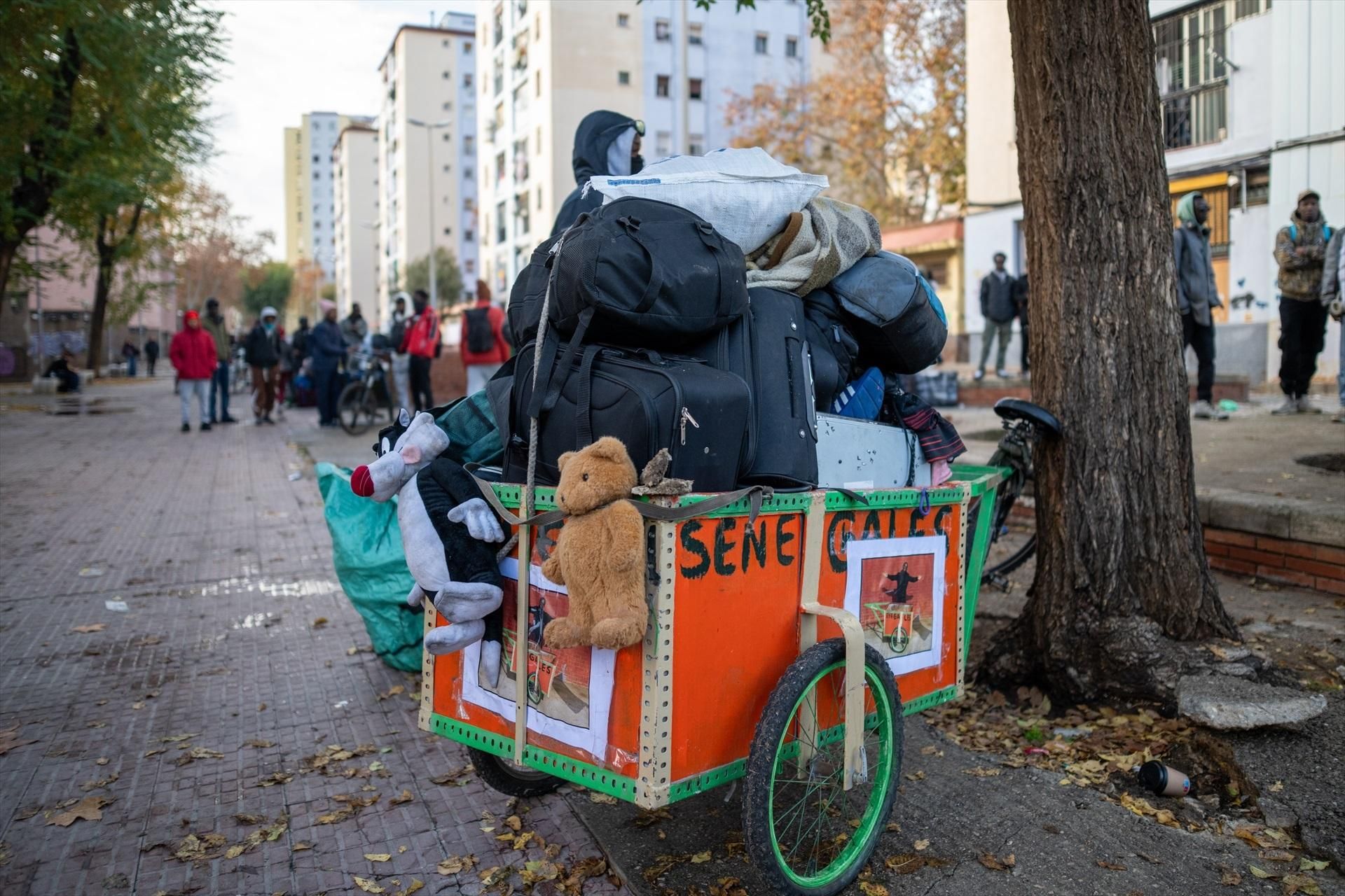 Las imágenes del desalojo de 400 personas en Badalona