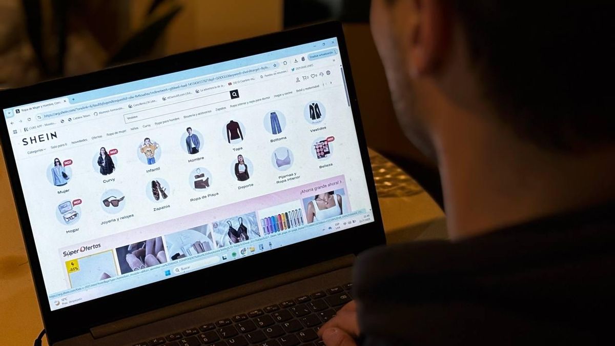 Portal de Shein, junto con Temu, los dos gigantes chinos del e-commerce, están revolucionando la moda con diseños atractivos y precios muy bajos: hasta un tercio de lo que se paga en los locales de Avellaneda.