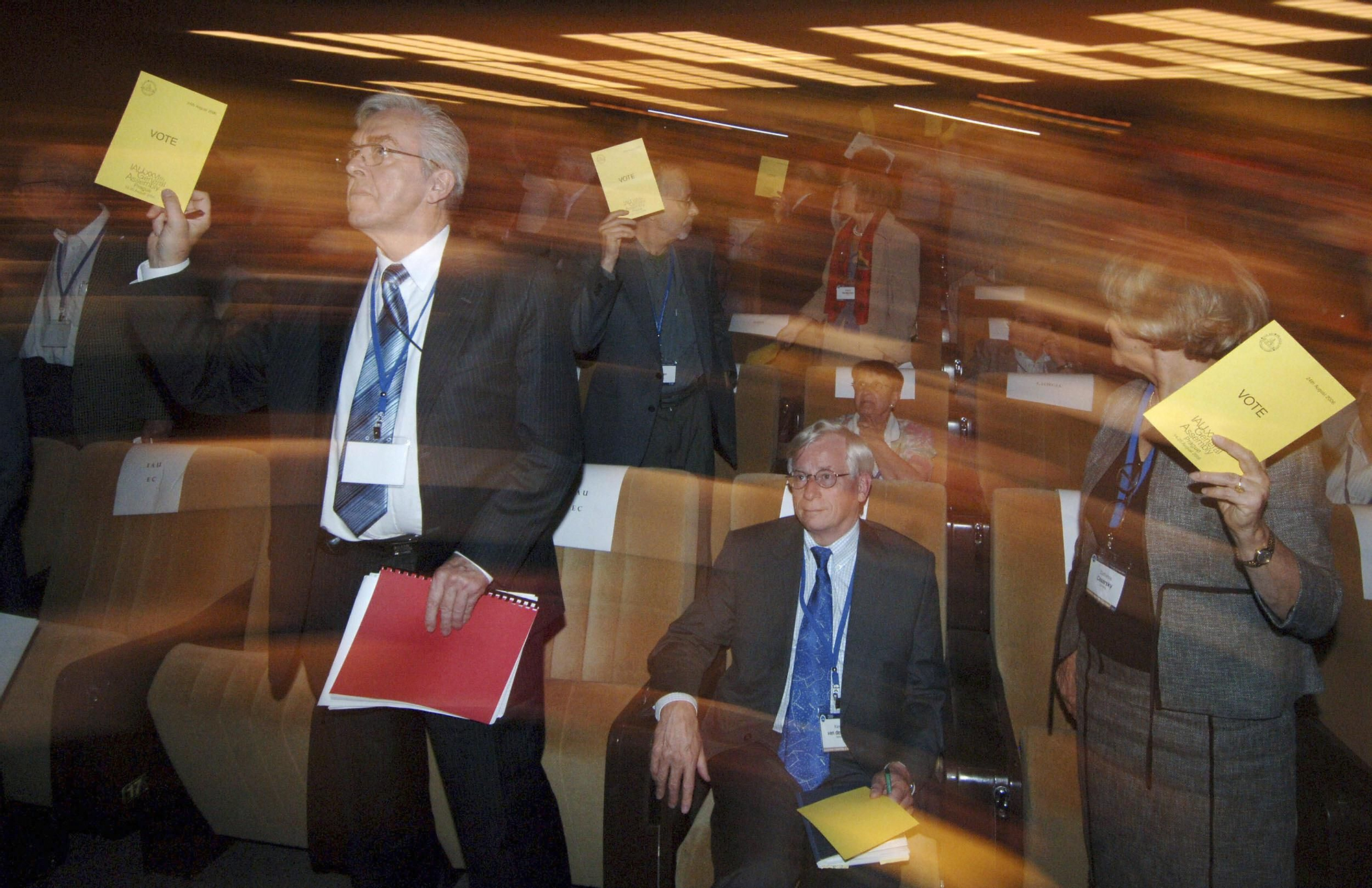 Votación de la Unión Astronómica Internacional (UAI) sobre la definición de planeta, el 24 de agosto de 2006 en Praga (República Checa)