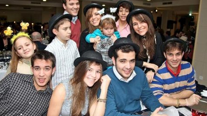 Los diez hermanos y la pequeña Elena.