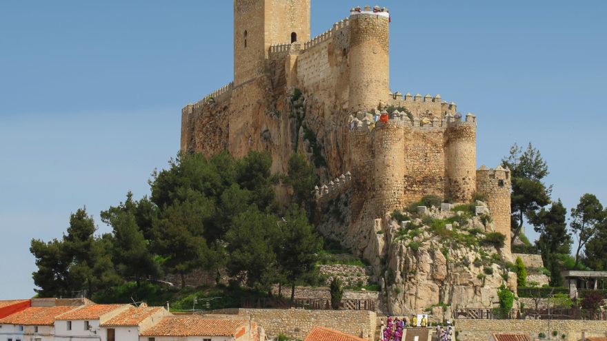 La villa de Albacete que cuenta con un impresionante castillo medieval que data del siglo X