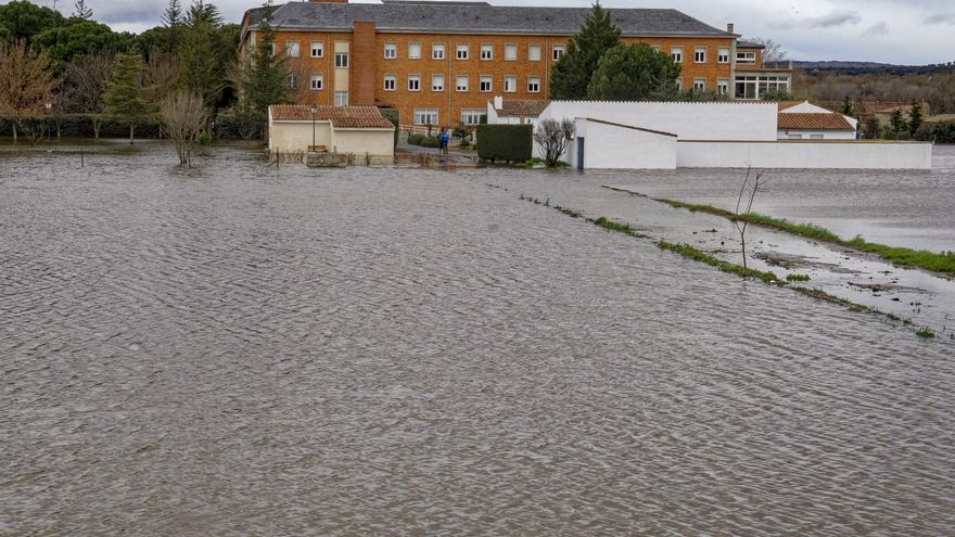 Rescatan de las inundaciones de Ávila a un grupo de 41 niños y 3 monitores sevillanos que estaban de convivencia
