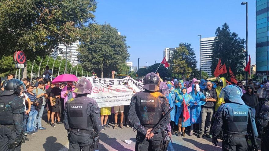 Cargas policiales en la inauguración del congreso inmobiliario The District en Barcelona