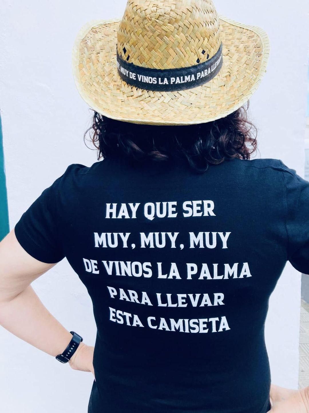 Camisetas y sombreros en apoyo de las personas afectadas por la DANA.