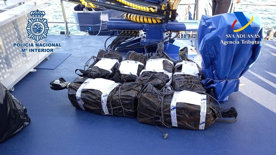 Incautados 150 kilos de cocaína ocultos en un mercante que fondeaba en Gran Canaria