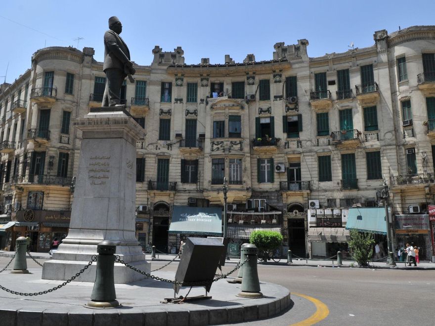 Art Decó en pleno centro de El Cairo. Plaza de Talaat Harb.