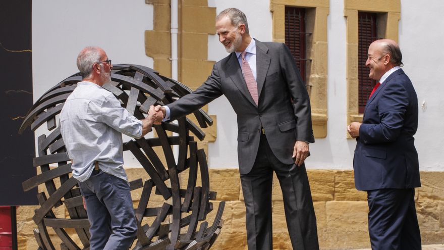 'Somos tiempo', el símbolo del centenario de Rioja en el Barrio de la Estación de Haro que ha inaugurado el rey Felipe VI