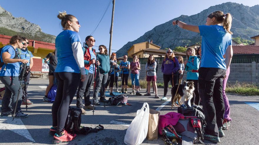 Instrucciones previas a la salida de senderismo.
