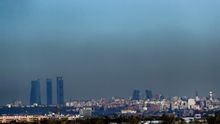 Cifuentes da un año a los grandes municipios de Madrid para que aprueben planes contra la contaminación