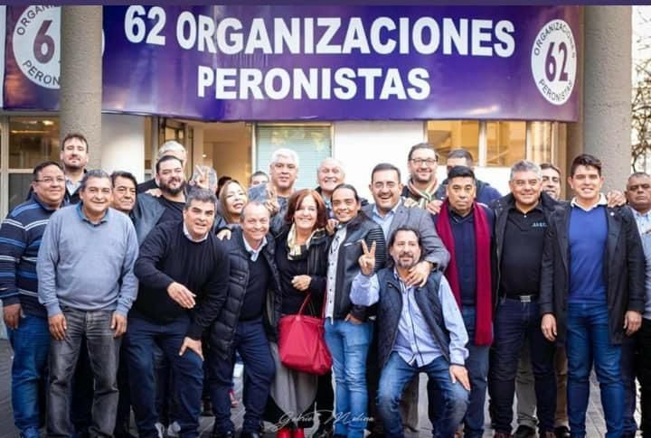 Sergio Fittipaldi, en el centro de la foto, junto a la senadora nacional cordobesista Alejandra Vigo.