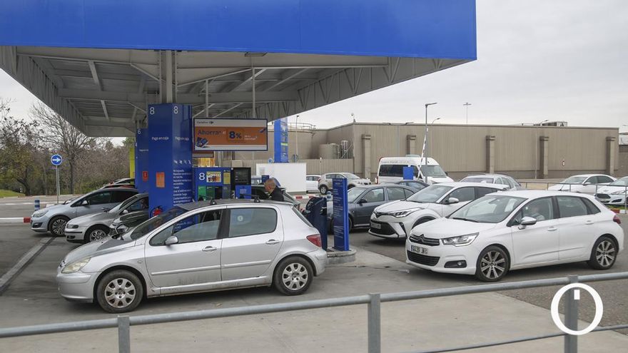 Colas en algunas gasolineras de la ciudad