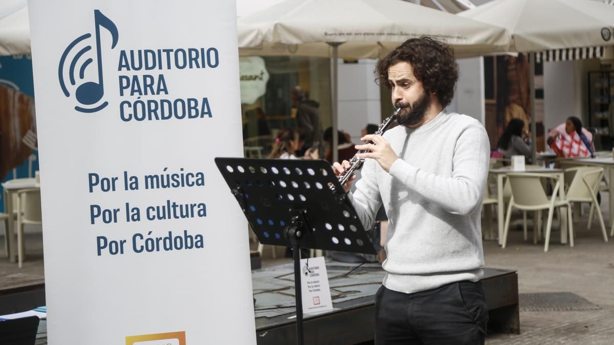 Concierto en Cruz Conde para pedir un auditorio para la Orquesta