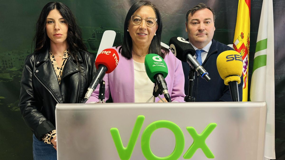 Rueda de prensa de Llanos Massó (Vox) en Almassora.