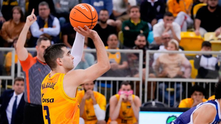 El Granca tumba al líder Valencia en un partidazo de alto voltaje