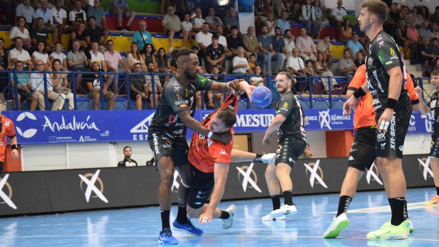 El Ángel Ximénez tropieza en casa ante un Bathco BM Torrelavega que no perdonó